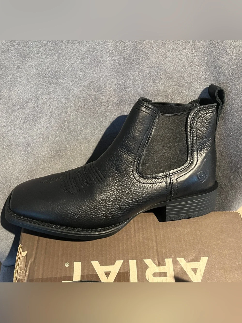 Ariat Men’s Boots Booker Chelsea Wide Square Toe Western Boot Size 10.5 EE Wide